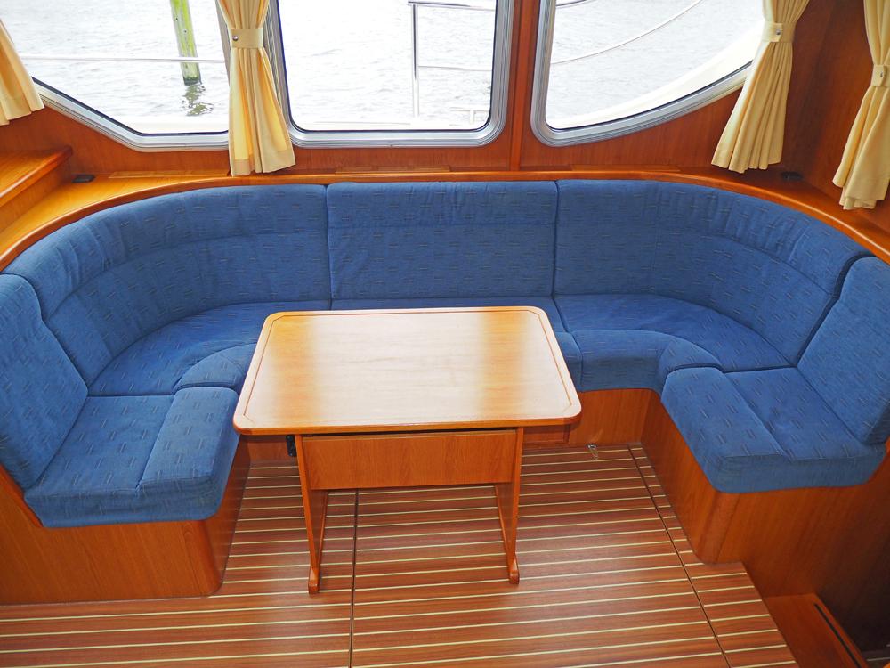 Saloon, Accommodation